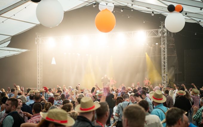 Was steht an 2024? Das Schupfart Festival hat sich mit den spannendsten Festivals und Konzerte in der Region umfassend auseinandergesetzt! Jetzt mehr erfahren!